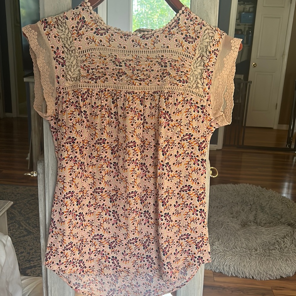 Cute chiffon top with cap sleeves